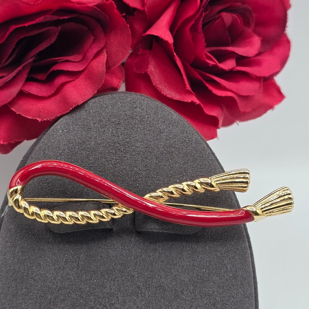 Monet Vintage Red Enamel Gold Tone Twisted Rope Ribbon Brooch Pin Signed Retro